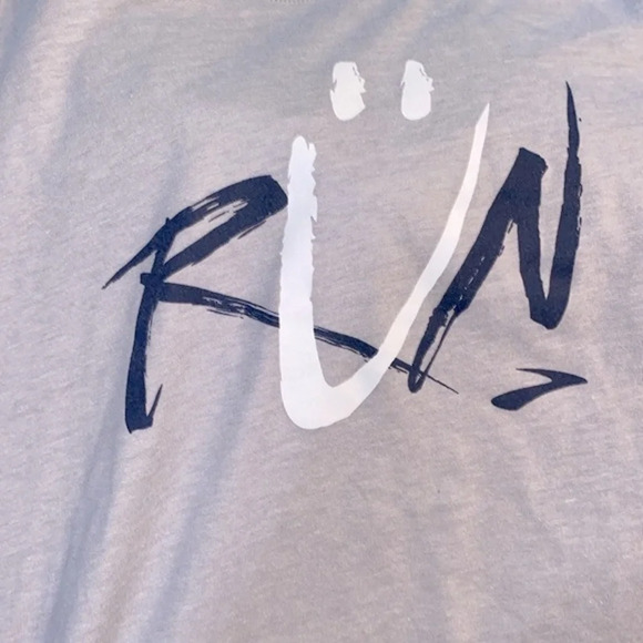 Brooks athletic Run T-shirt size large - Picture 4 of 6